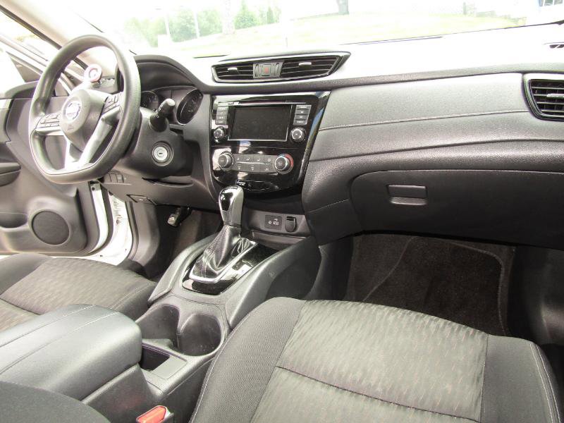 Used 2018 Nissan Rogue S image 25