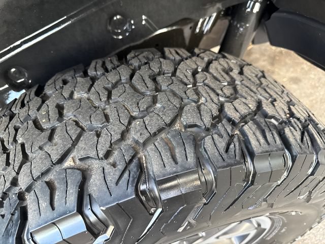 Used 2025 Jeep Wrangler Unlimited Rubicon w/ Convenience Group AWD/4WD image 27