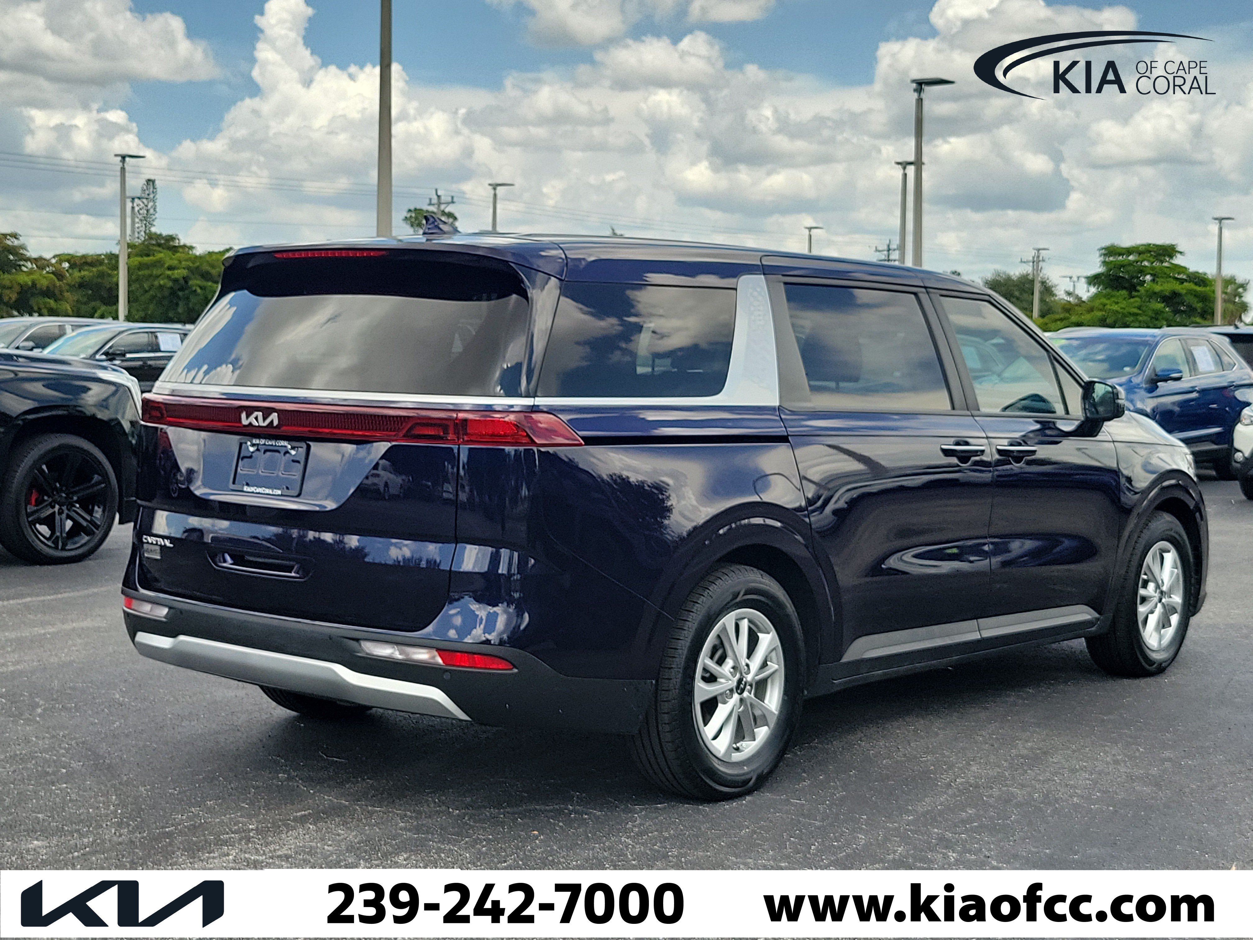 Certified 2023 Kia Carnival LX FWD image 6