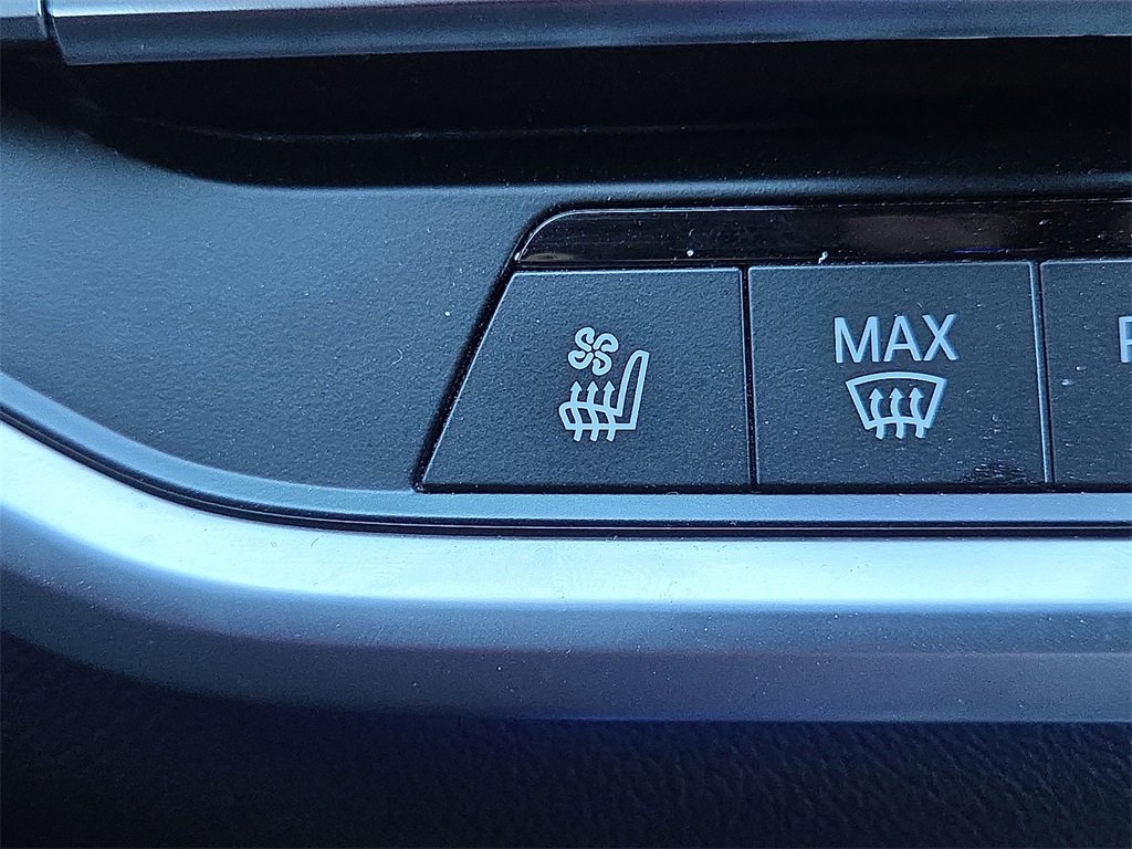 Used 2021 BMW X7 M50i w/ Dynamic Handling Package image 29