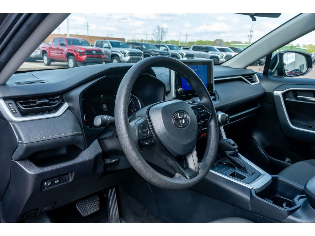 Used 2025 Toyota RAV4 XLE AWD/4WD image 10