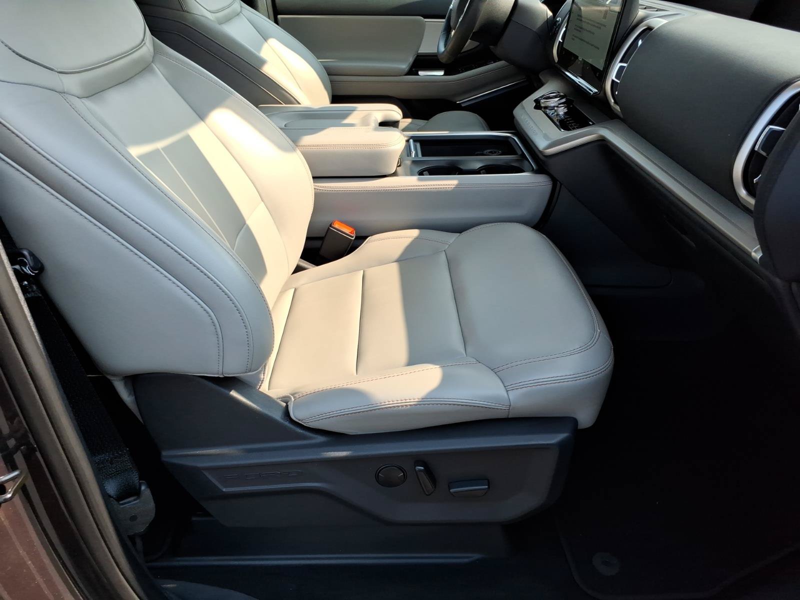Certified 2025 Ford Expedition Active AWD/4WD image 8