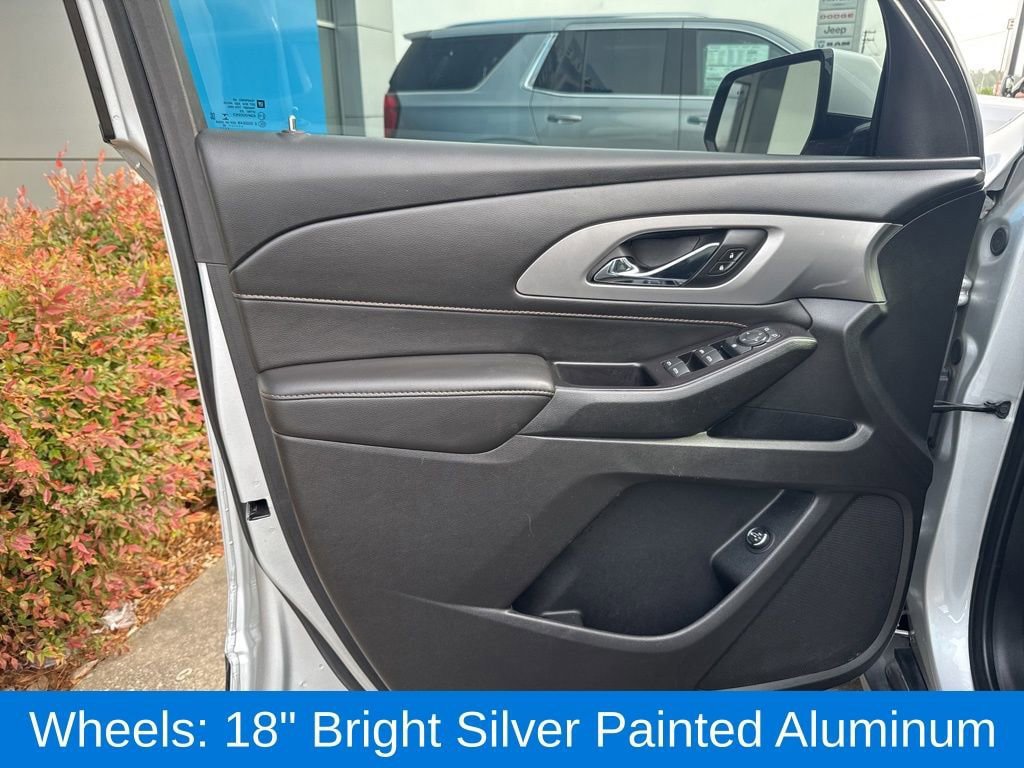 Used 2020 Chevrolet Traverse LT w/ Driver Confidence II Package AWD/4WD image 13
