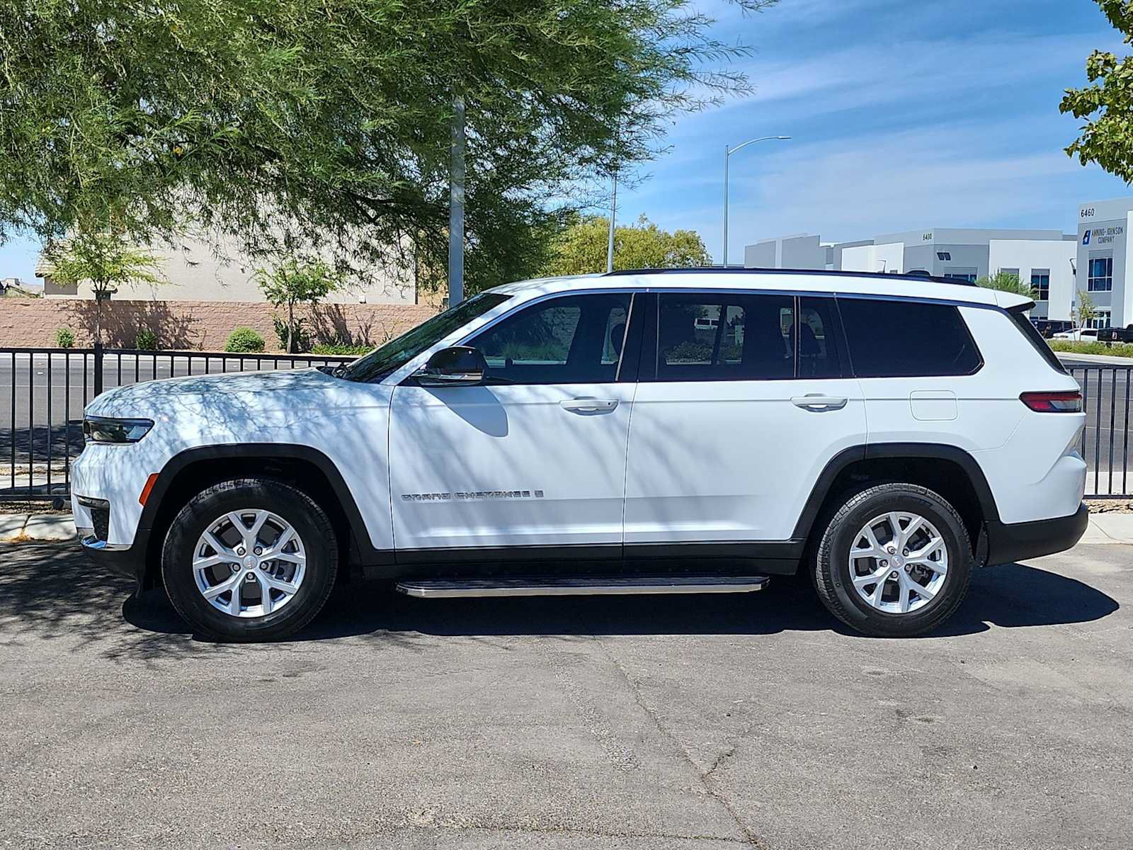 Used 2024 Jeep Grand Cherokee L Limited RWD image 5