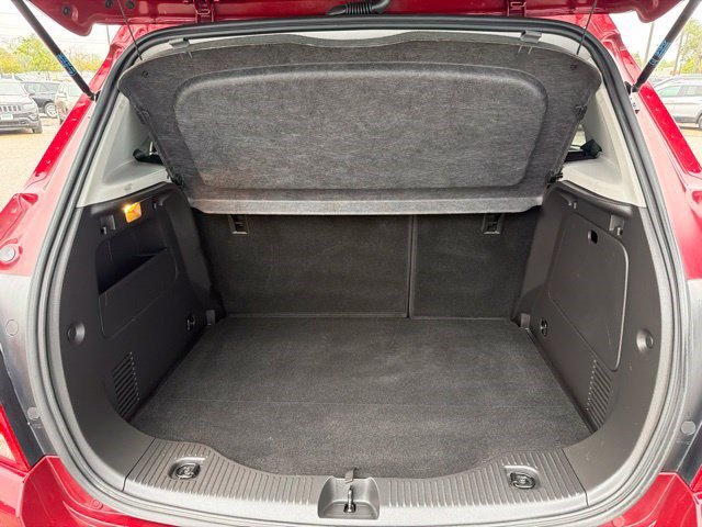 Used 2022 Chevrolet Trax LT w/ LT Convenience Package AWD/4WD image 16