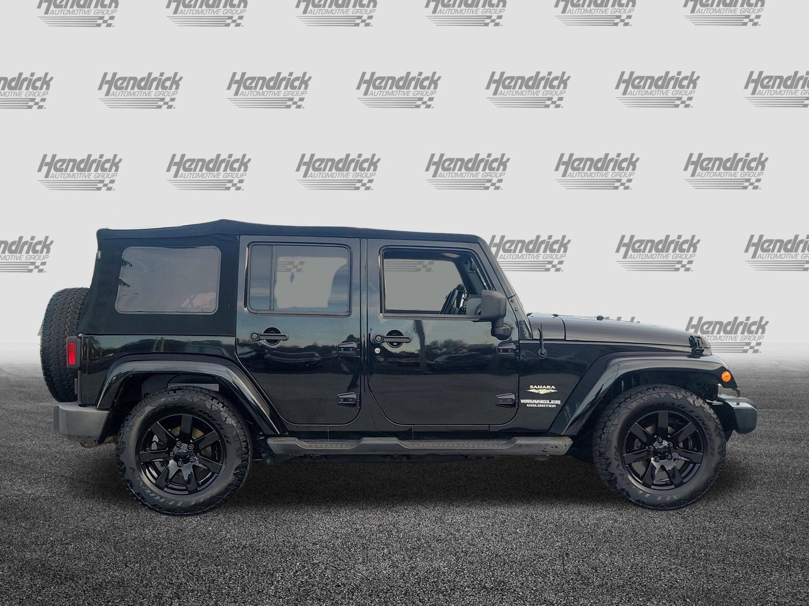 Used 2009 Jeep Wrangler Unlimited Sahara w/ Dual Top Group image 8