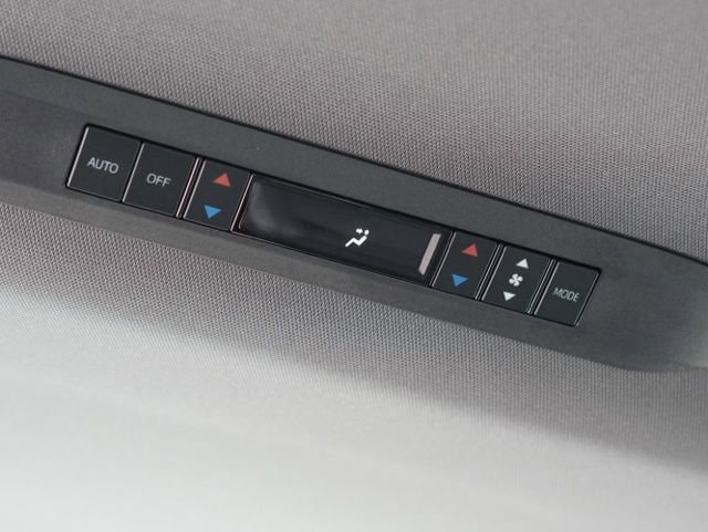 Used 2024 Toyota Sienna XLE FWD image 44