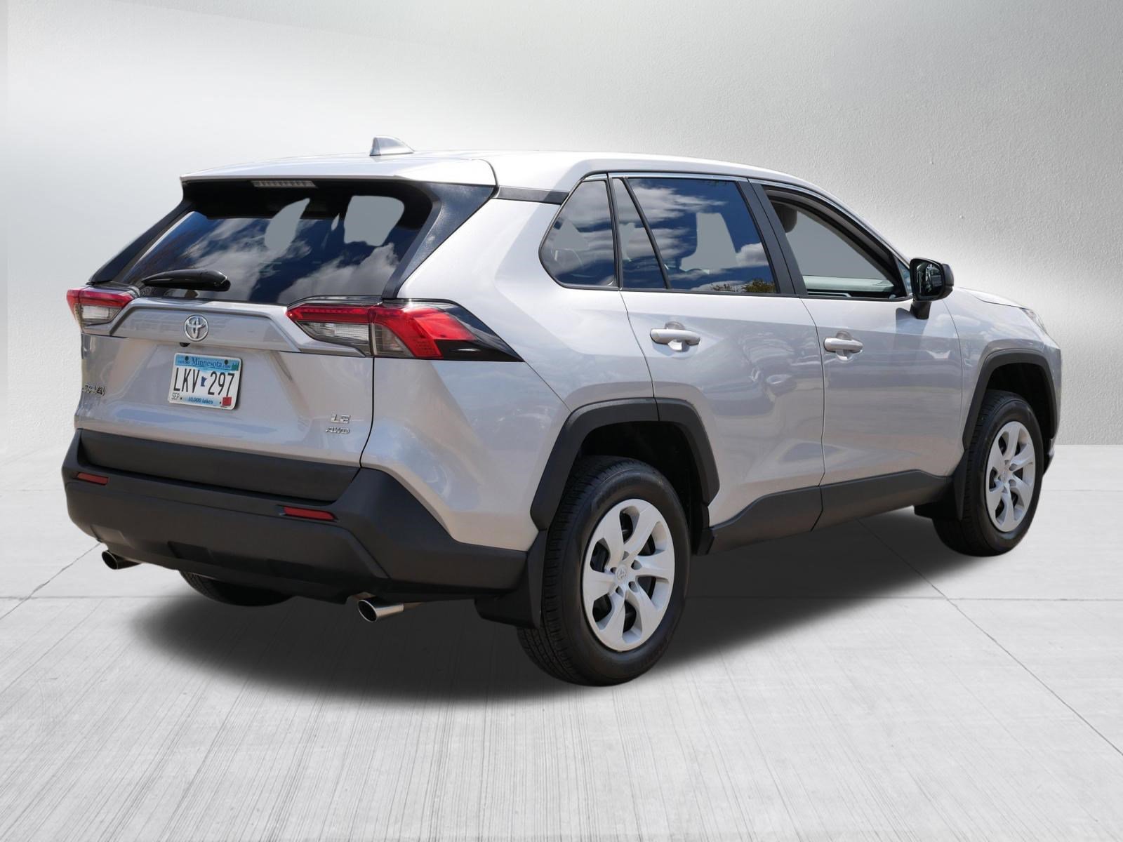 Used 2023 Toyota RAV4 LE AWD/4WD image 7