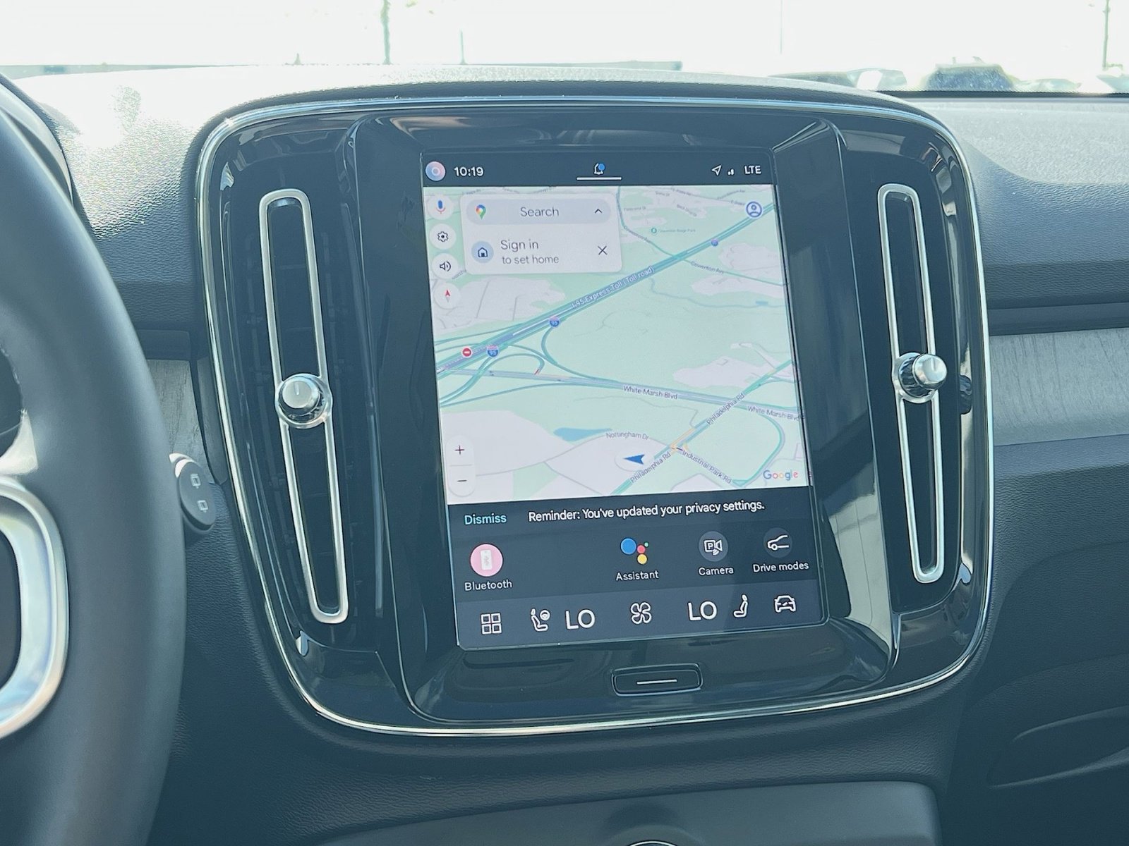 Certified 2023 Volvo XC40 B5 Plus w/ Climate Package image 17