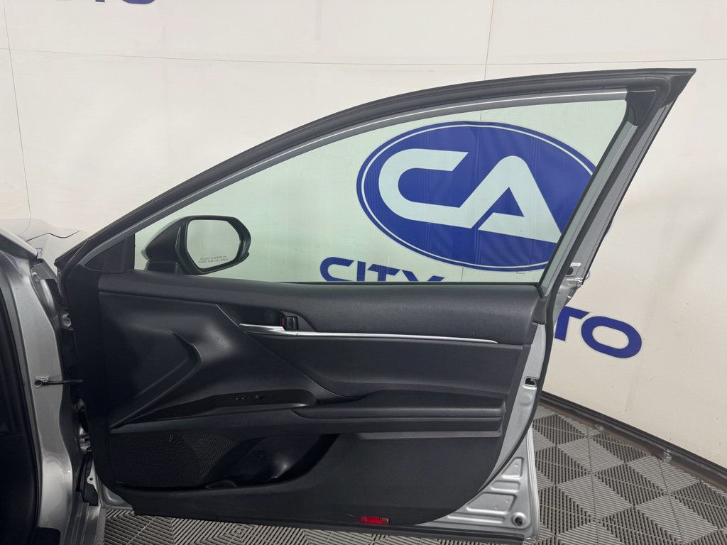 Used 2021 Toyota Camry LE image 40