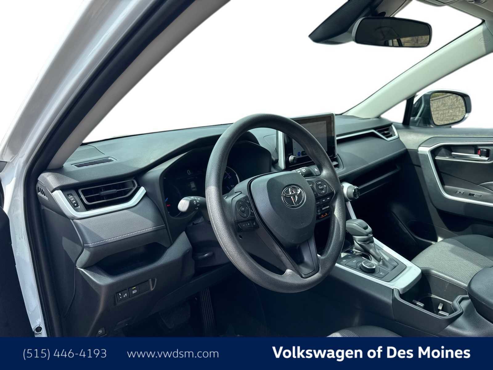 Used 2025 Toyota RAV4 XLE video 2