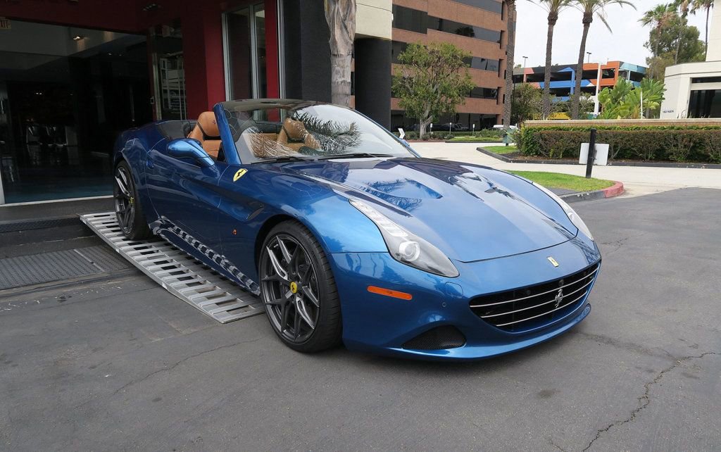 Used 2016 Ferrari California T RWD image 4