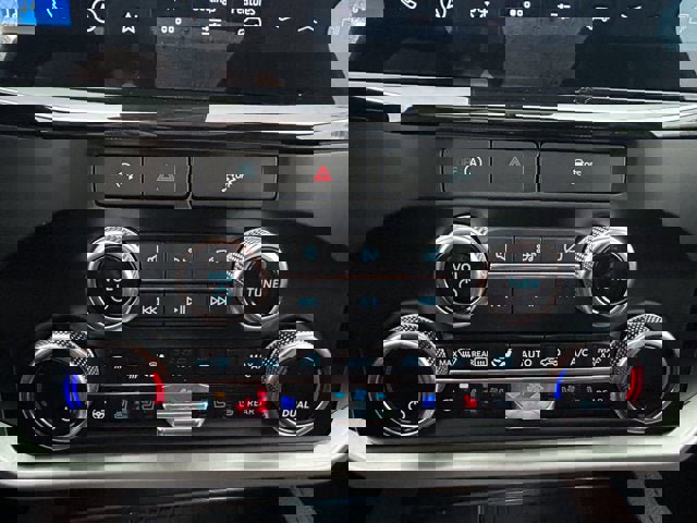 Used 2024 Ford Expedition Limited image 18