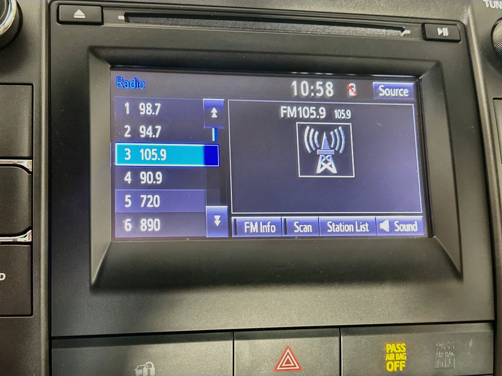 Used 2017 Toyota Camry LE FWD image 19