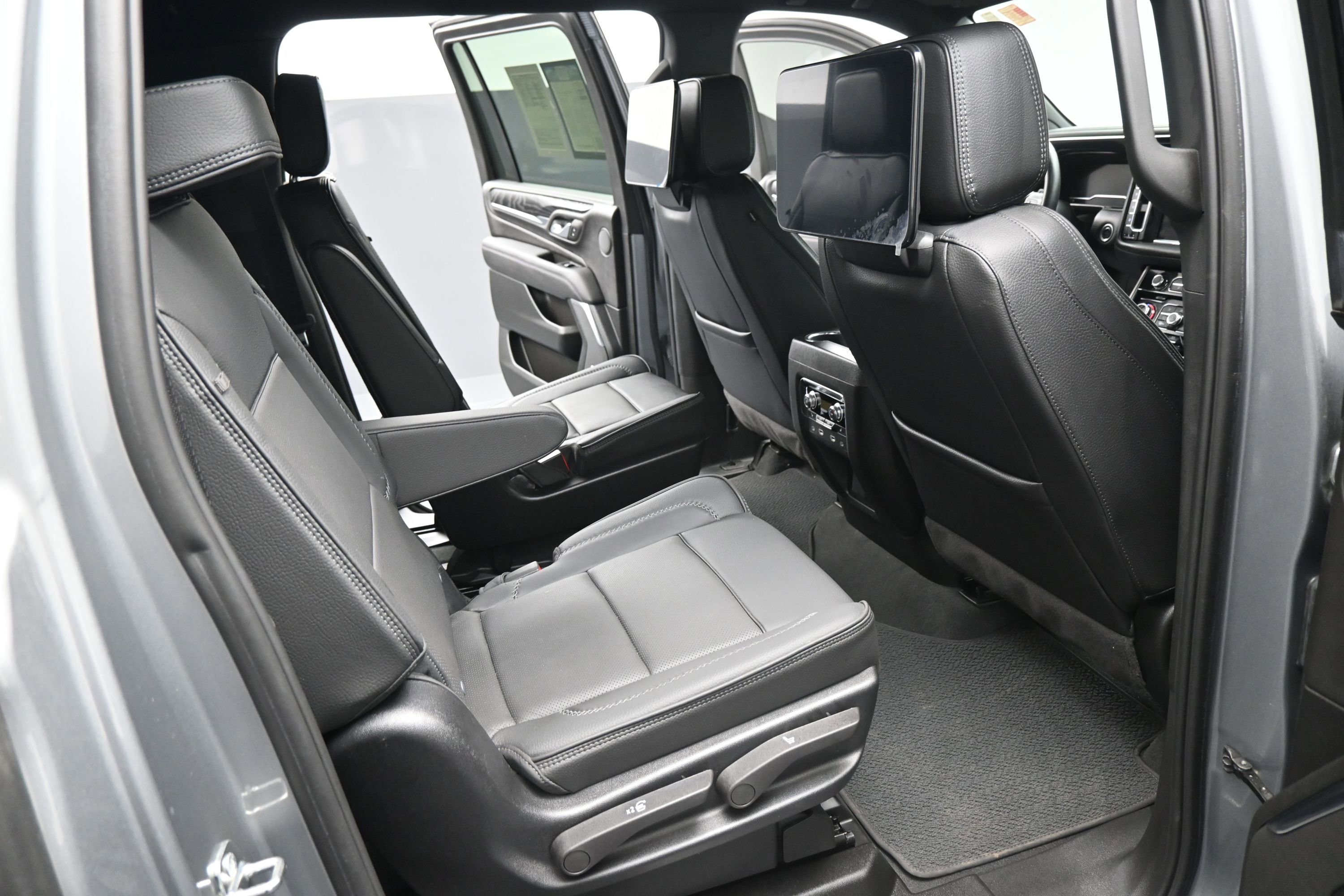 Used 2024 GMC Yukon XL Denali w/ Advanced Technology Package AWD/4WD image 20