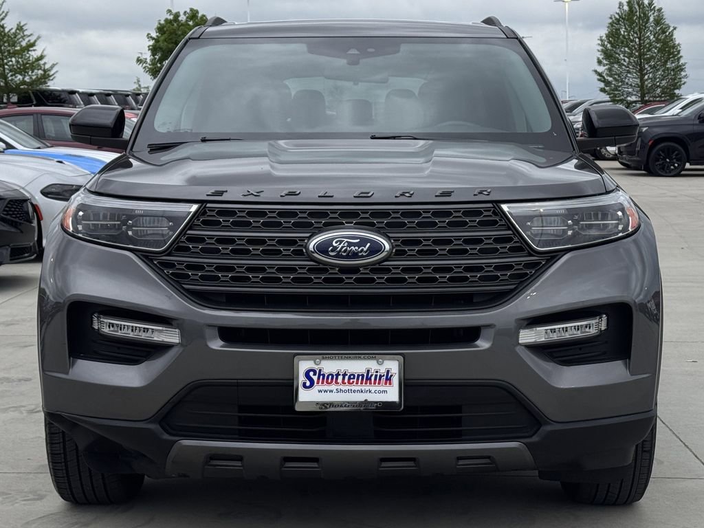 Used 2023 Ford Explorer XLT w/ Equipment Group 202A image 8