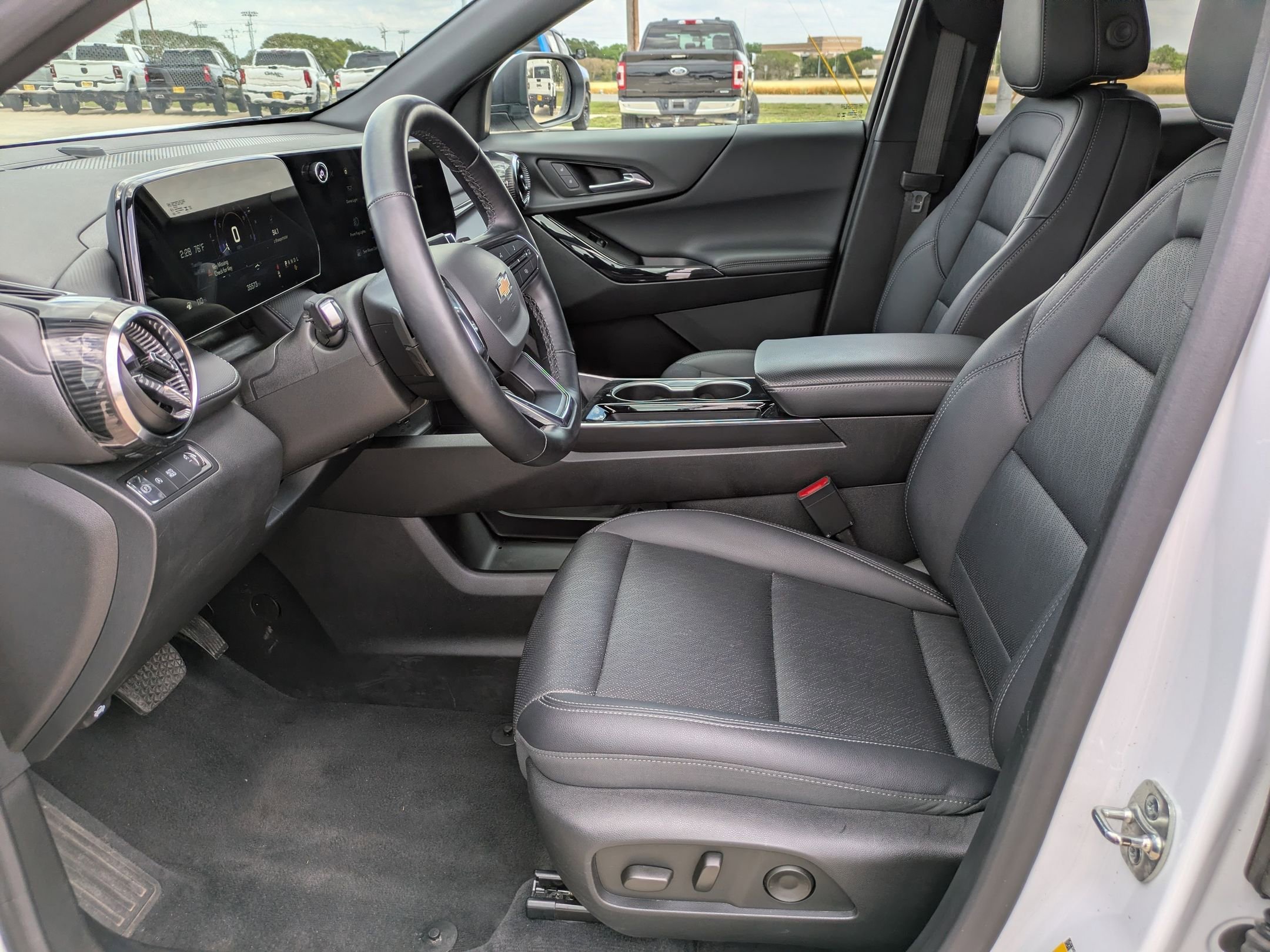 Used 2025 Chevrolet Equinox LT w/ Convenience Package II image 9