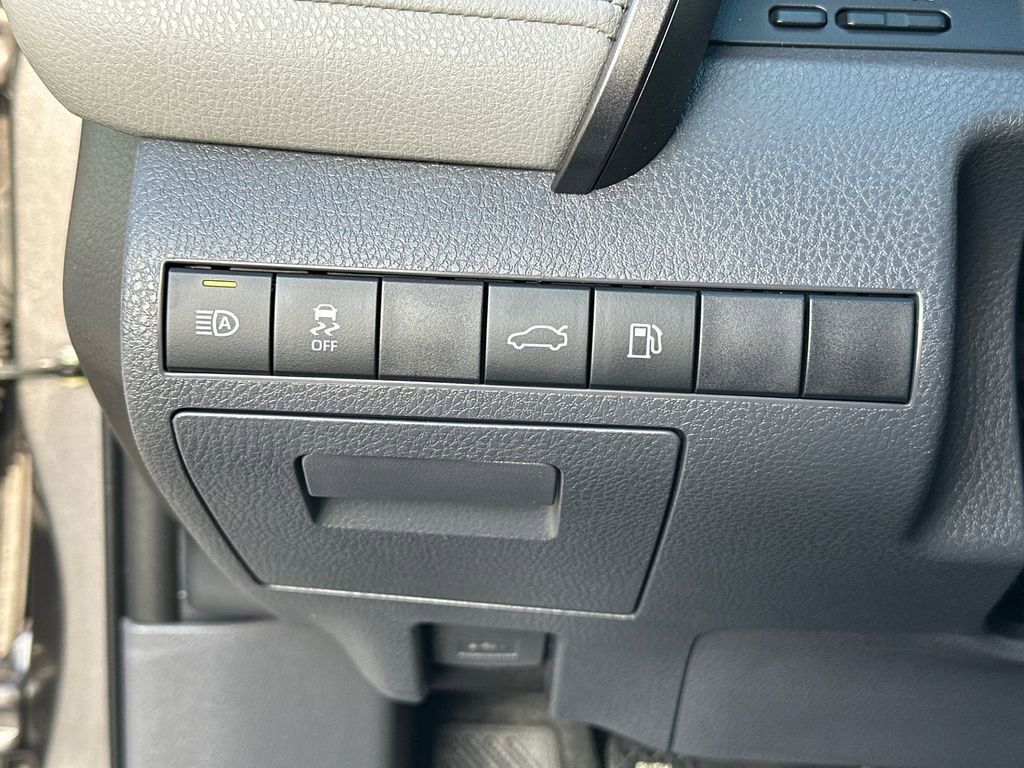 Used 2018 Toyota Camry SE w/ Moonroof Package FWD image 19