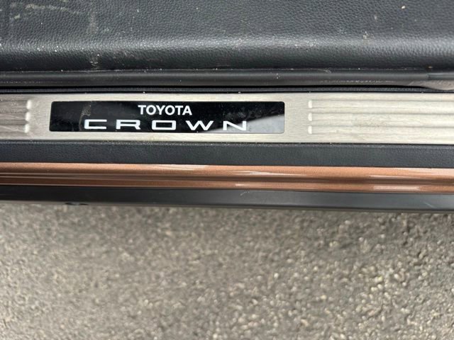 Used 2025 Toyota Crown Signia w/ Advanced Technology Package image 20