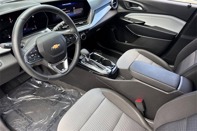 Used 2025 Chevrolet Trax LT w/ Driver Confidence Package image 10