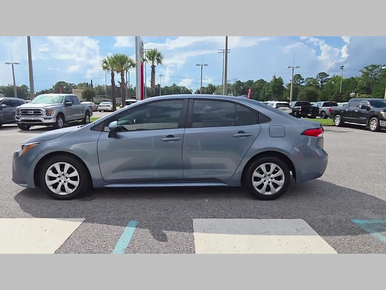 Used 2025 Toyota Corolla LE FWD image 27
