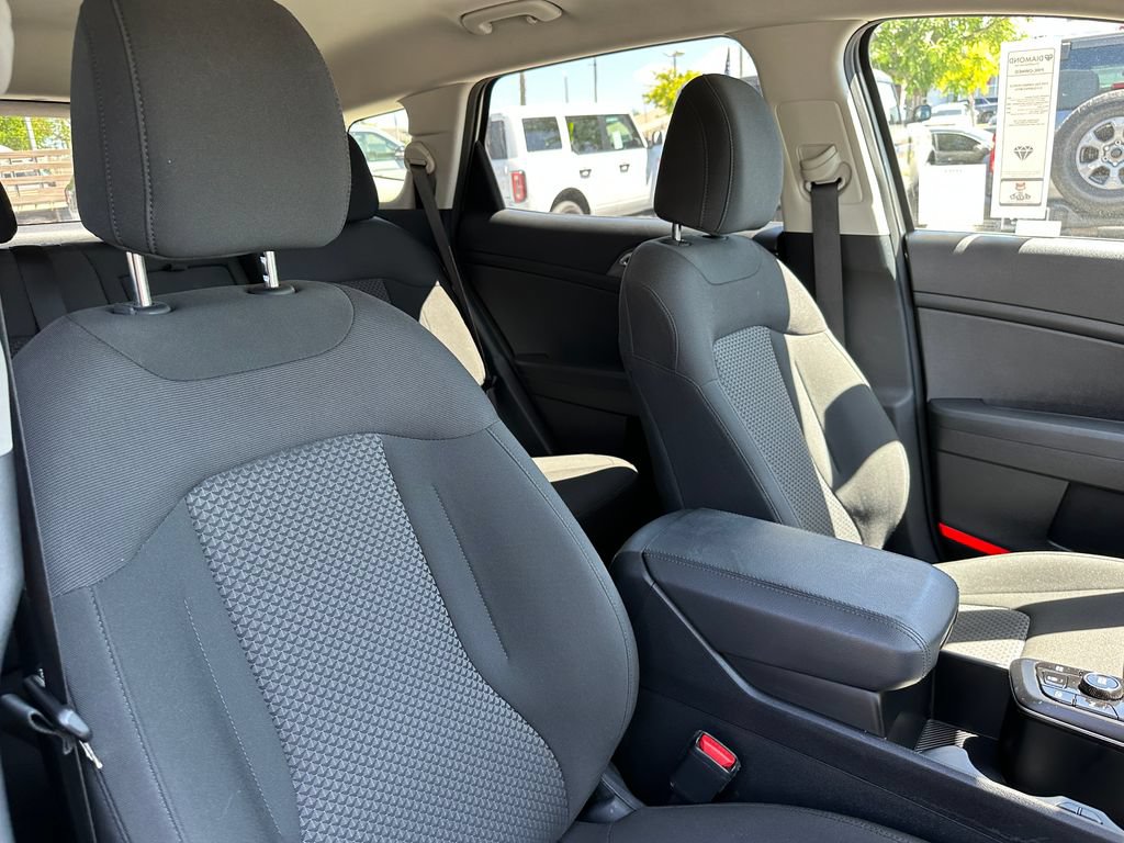 Used 2025 Kia Sportage LX FWD image 18