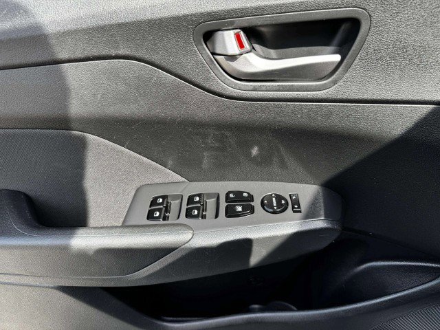 Used 2022 Hyundai Accent SEL image 16