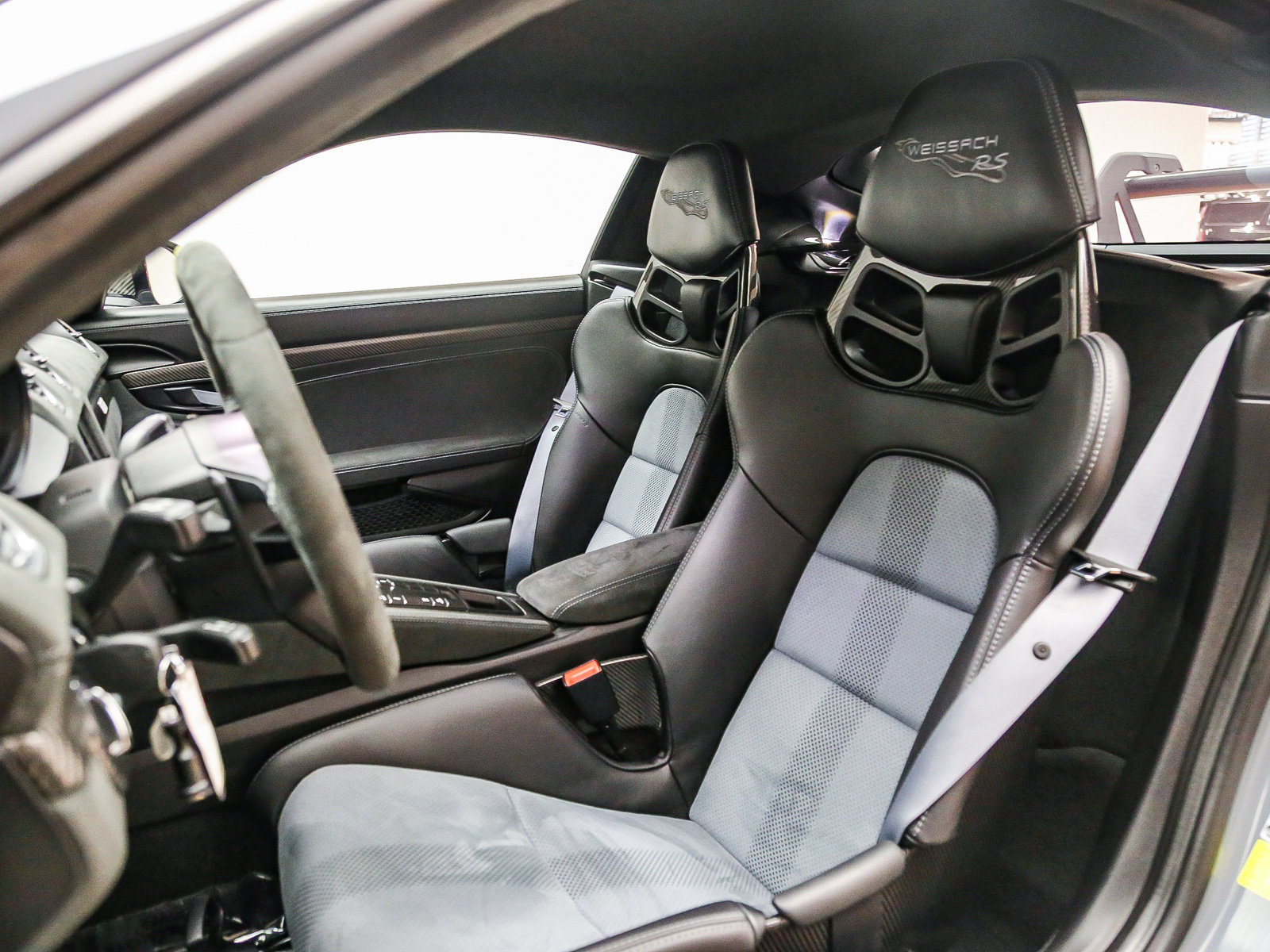 Certified 2024 Porsche 718 Cayman GT4 RS RWD image 5