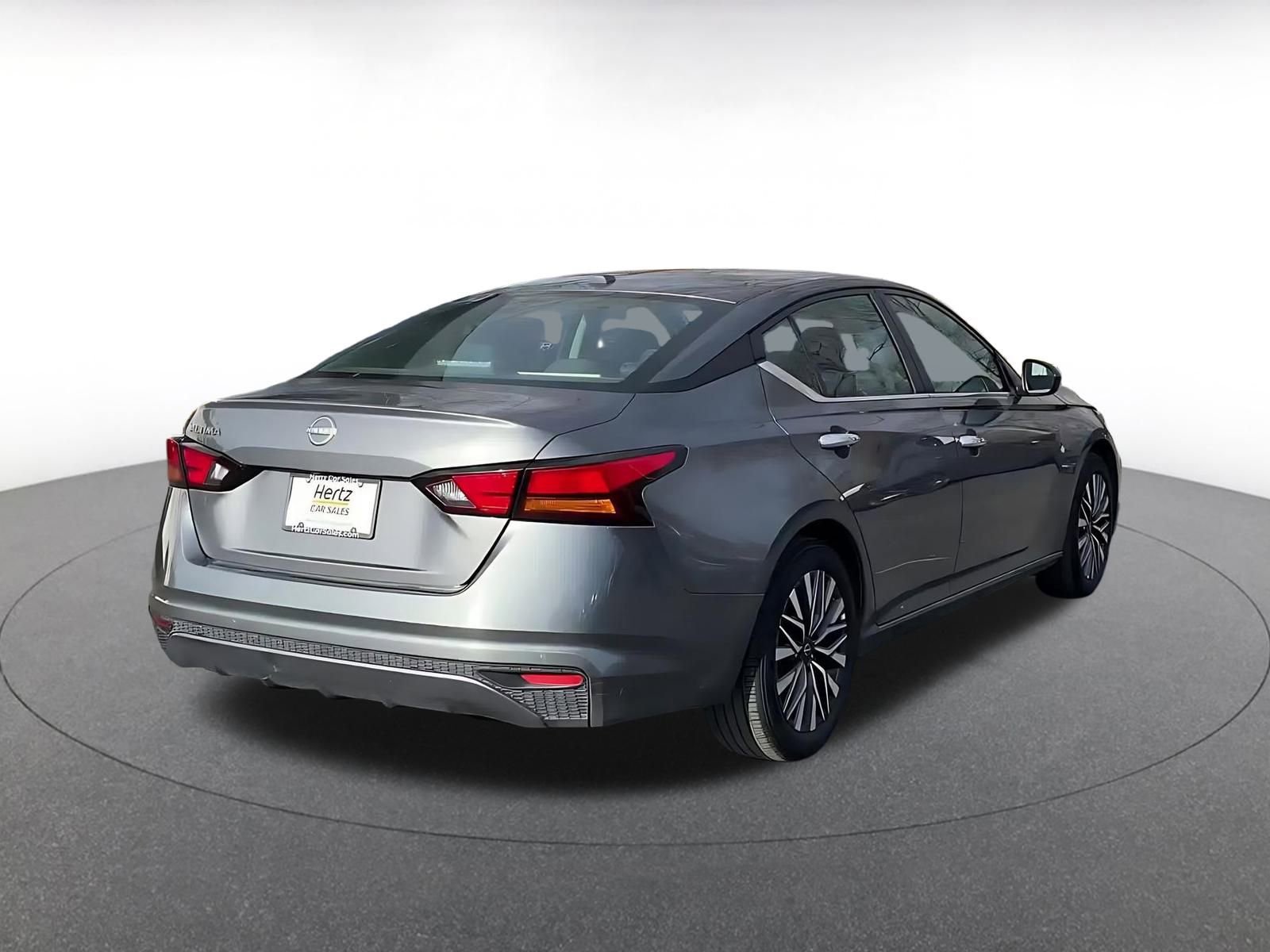 Used 2025 Nissan Altima 2.5 SV image 14