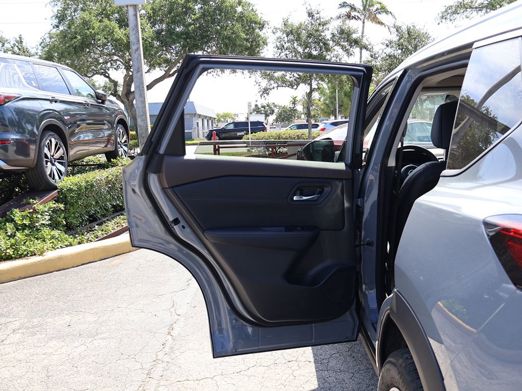 Used 2023 Nissan Rogue SL FWD image 26