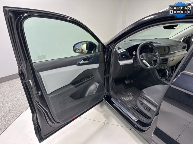 Used 2023 Volkswagen Taos SE w/ Black Wheel Package image 7