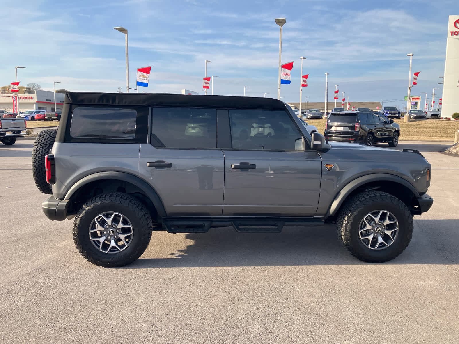 Used 2024 Ford Bronco Badlands image 8