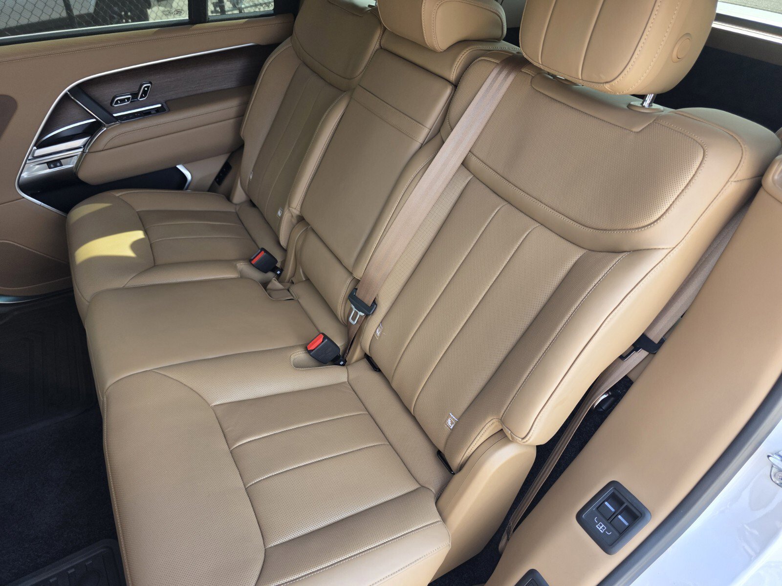 Certified 2024 Land Rover Range Rover Long Wheelbase SE image 14