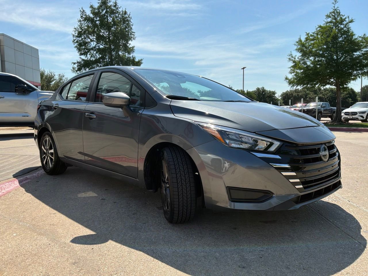 Used 2025 Nissan Versa SV FWD image 4
