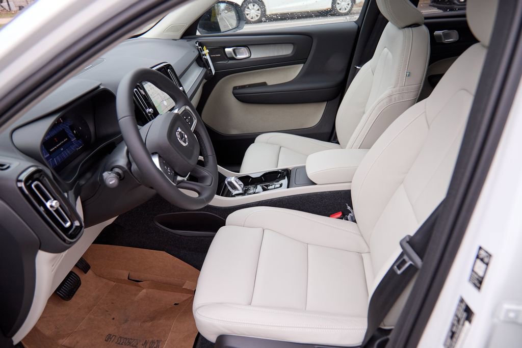 New 2026 Volvo XC40 B5 Plus w/ Protection Package Premier image 17
