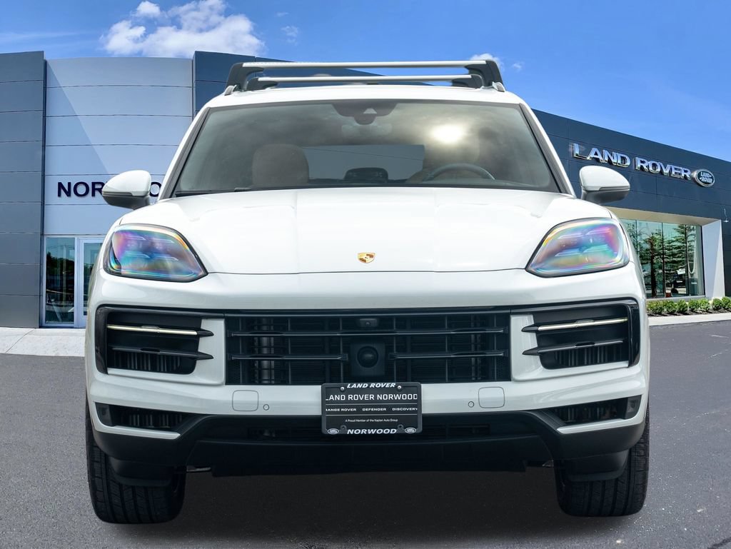 Used 2024 Porsche Cayenne AWD/4WD image 2