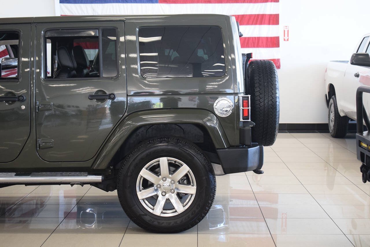 Used 2015 Jeep Wrangler Unlimited Sahara w/ Dual Top Group AWD/4WD image 20