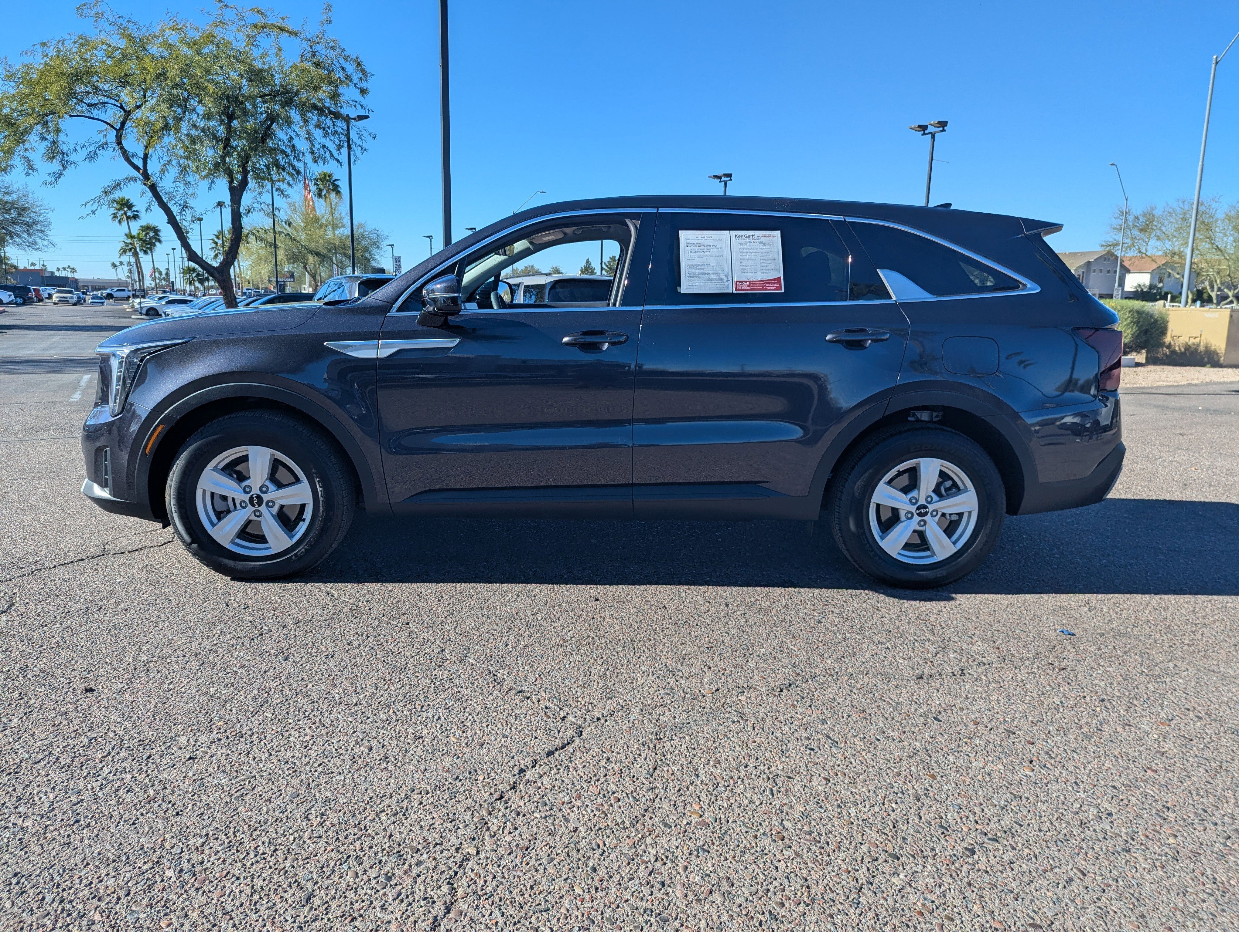 Certified 2025 Kia Sorento LX image 5