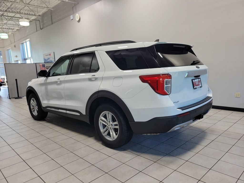 Used 2021 Ford Explorer XLT w/ Equipment Group 202A AWD/4WD image 8