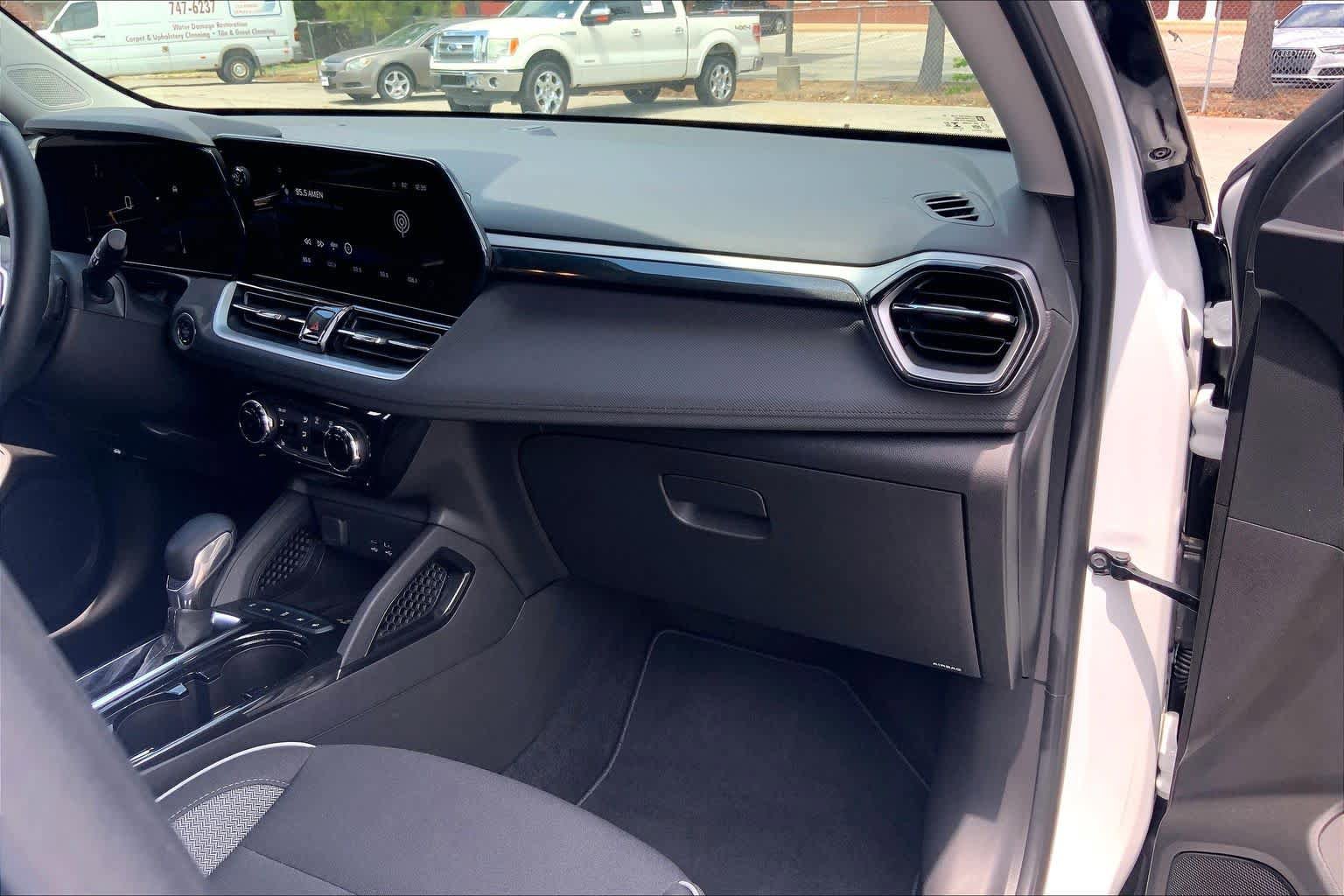 Used 2025 Chevrolet TrailBlazer LT w/ Convenience Package FWD image 19
