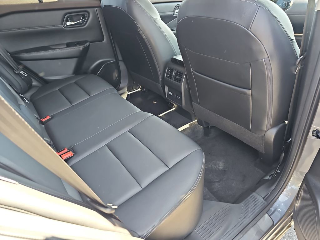 Used 2023 Nissan Rogue SL w/ SL Premium Package image 14