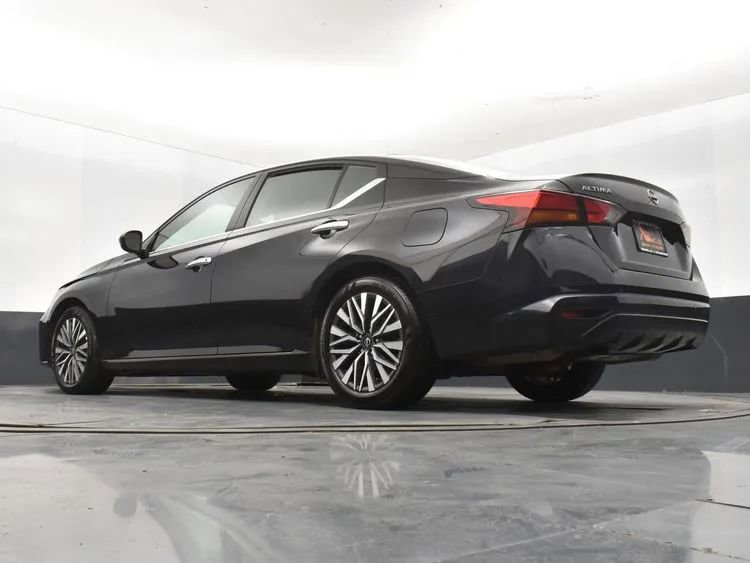 Used 2025 Nissan Altima 2.5 SV image 12