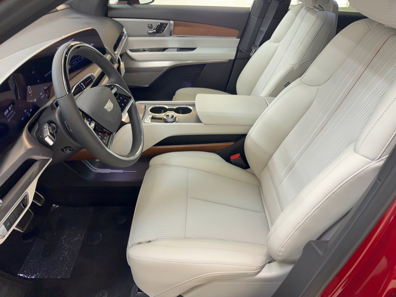 New 2027 Cadillac Vistiq Luxury w/ LPO, Floor Liner Package AWD/4WD image 5