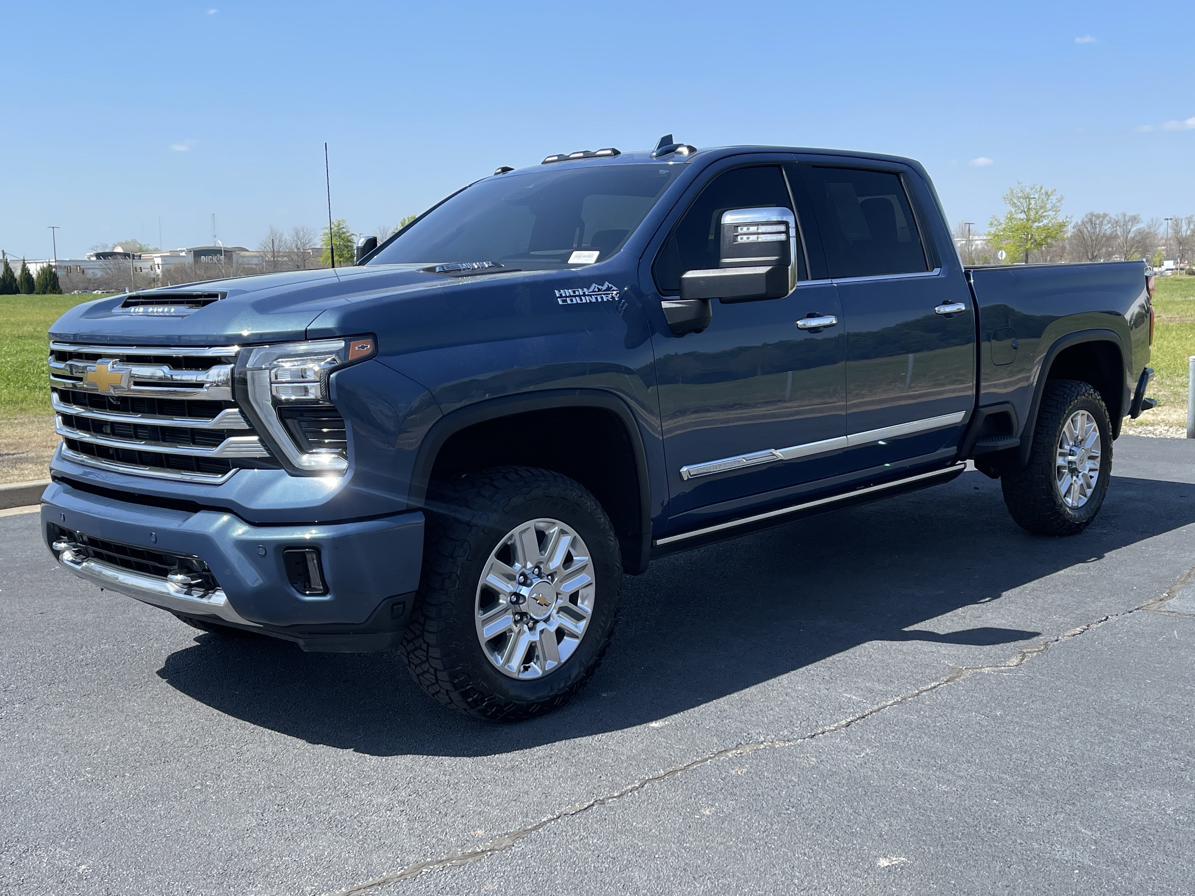 Used 2024 Chevrolet Silverado 2500 High Country w/ High Country Premium Package AWD/4WD image 5