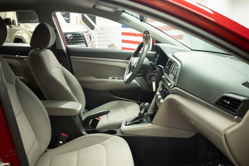 Used 2020 Hyundai Elantra SE FWD image 12
