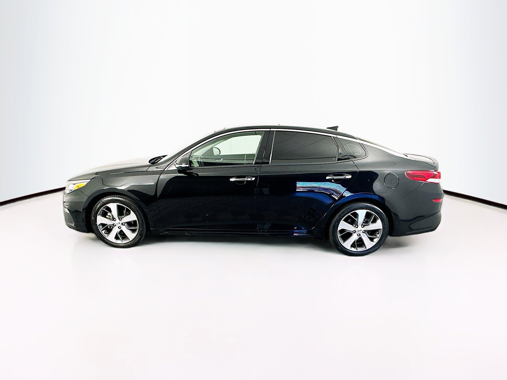 Used 2019 Kia Optima S w/ S Panoramic Sunroof Package FWD image 4