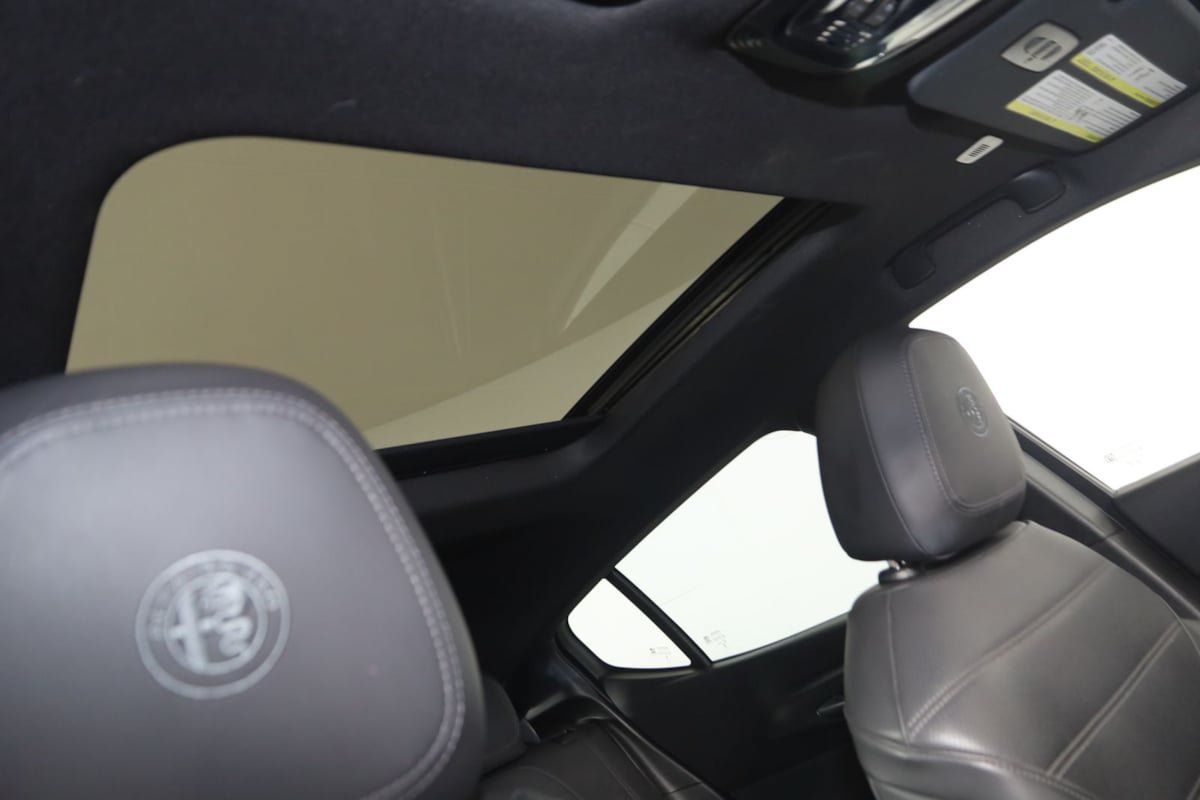 Used 2024 Alfa Romeo Tonale Veloce AWD/4WD image 12
