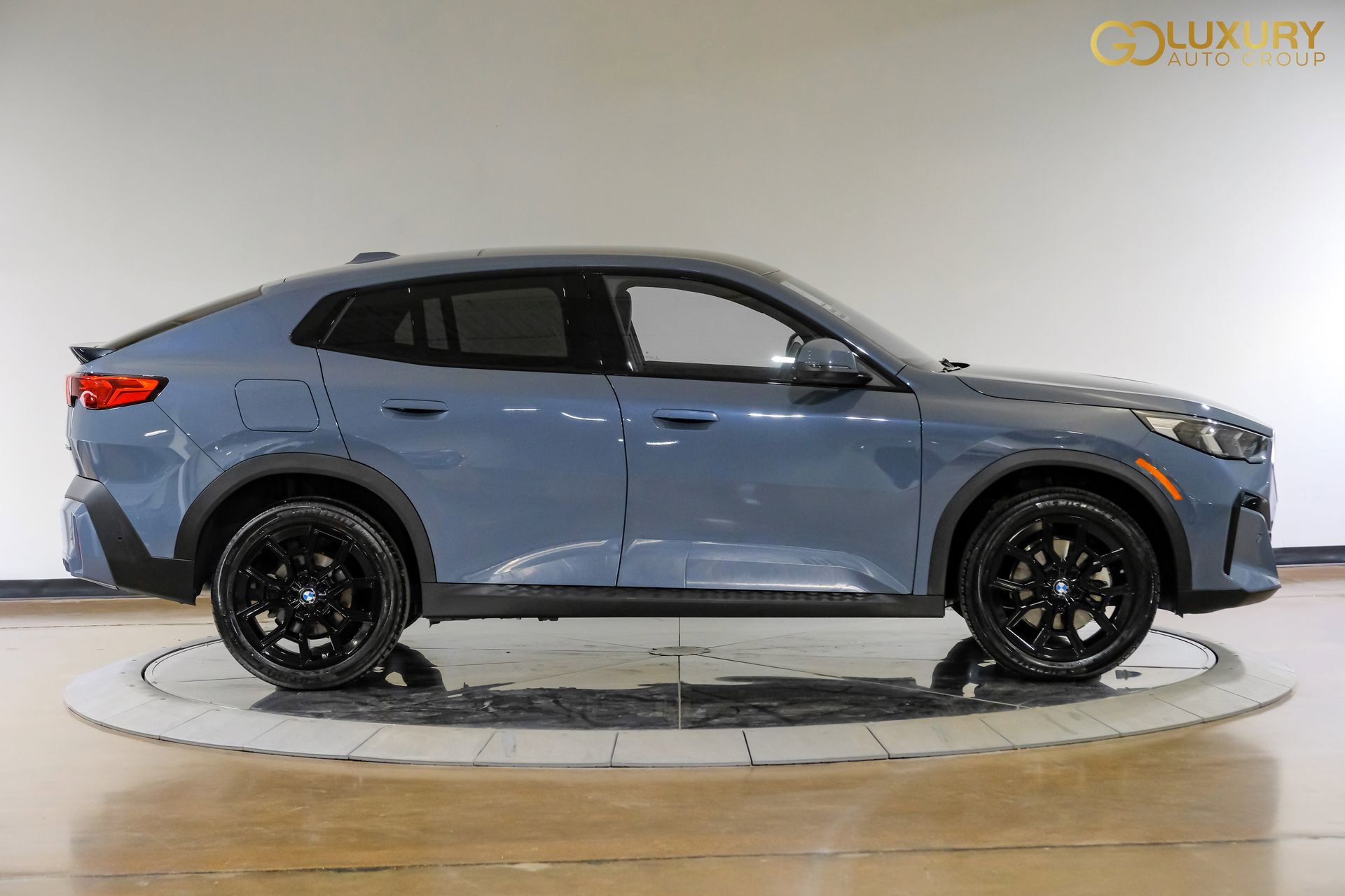 Used 2025 BMW X2 xDrive28i AWD/4WD image 9