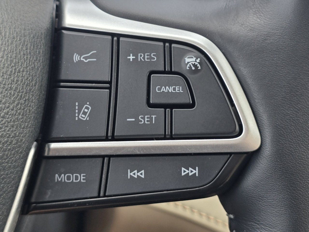Certified 2024 Toyota Highlander Limited AWD/4WD image 34