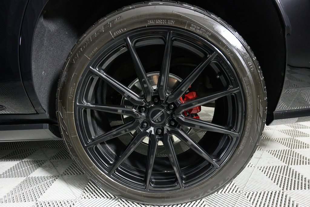 Used 2025 Cadillac Escalade V w/ LPO, ONYX Package image 46